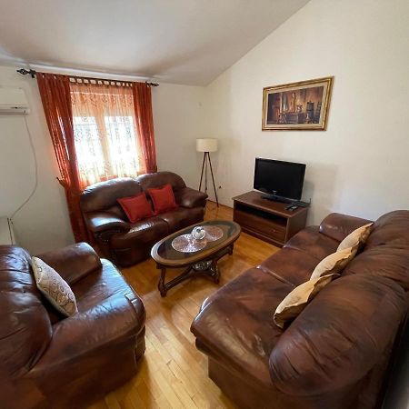 Aquarium Apartment Kotor Luaran gambar